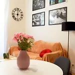 Lofty In Heart Of Nice 5 Min Beach